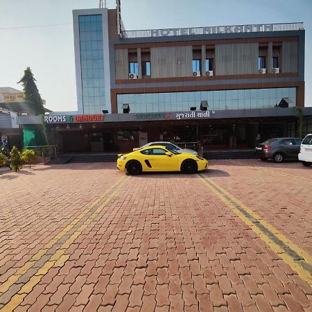 Hotel Nilkanth Navsari Экстерьер фото
