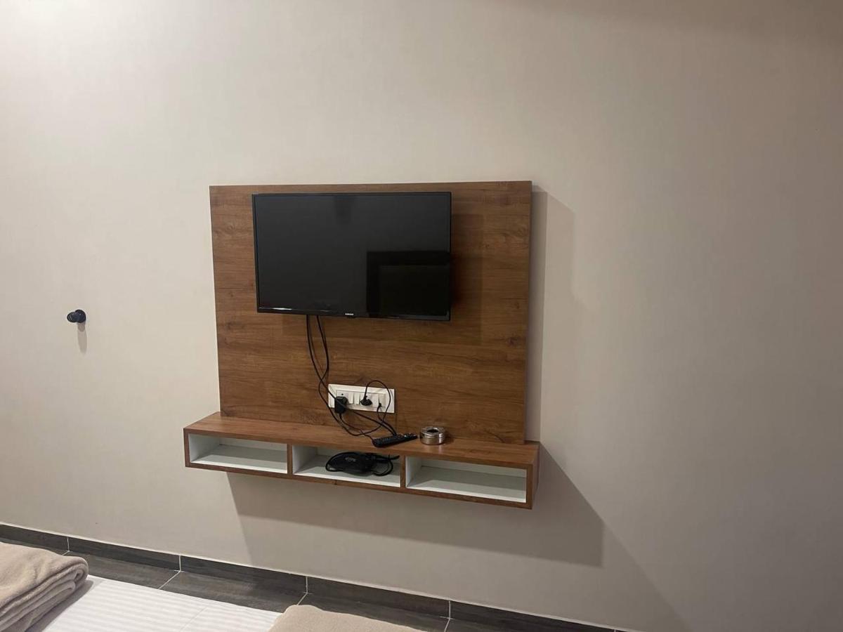 Hotel Nilkanth Navsari Экстерьер фото