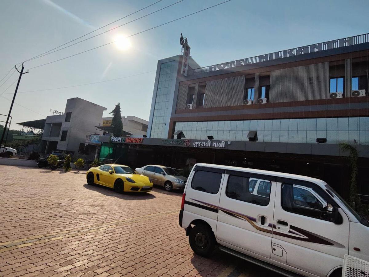 Hotel Nilkanth Navsari Экстерьер фото