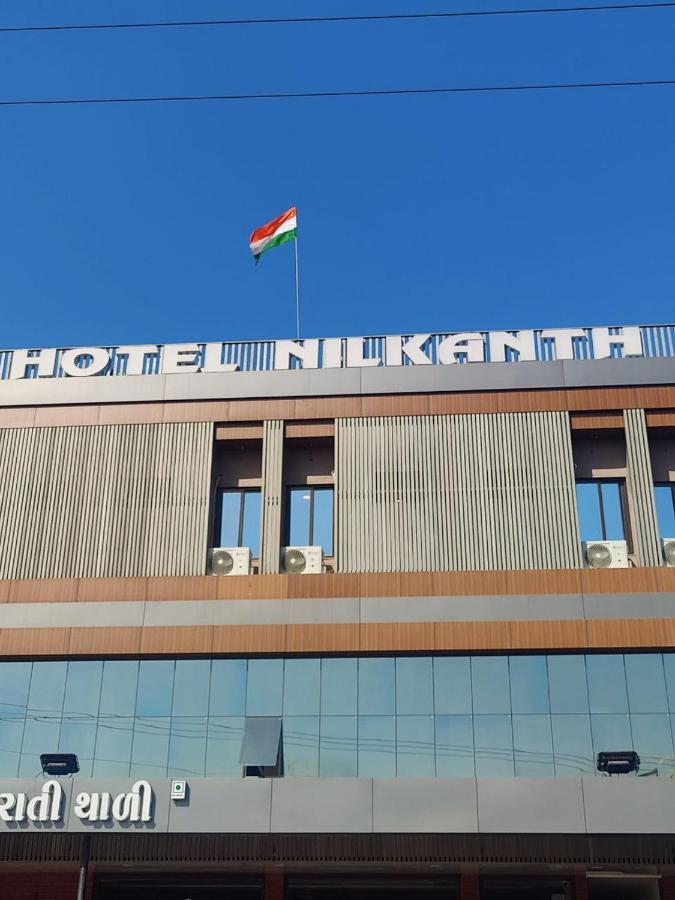 Hotel Nilkanth Navsari Экстерьер фото
