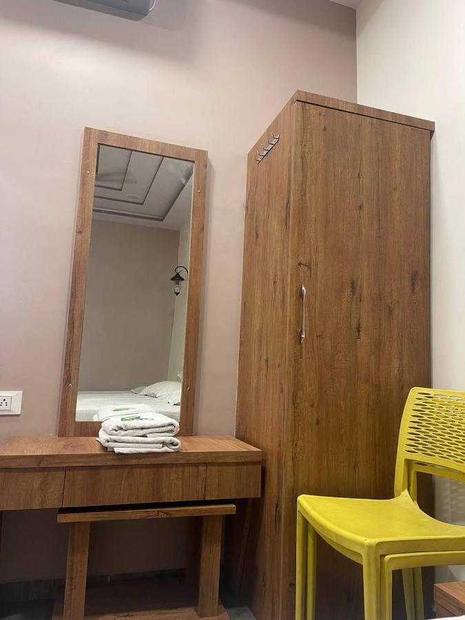 Hotel Nilkanth Navsari Экстерьер фото