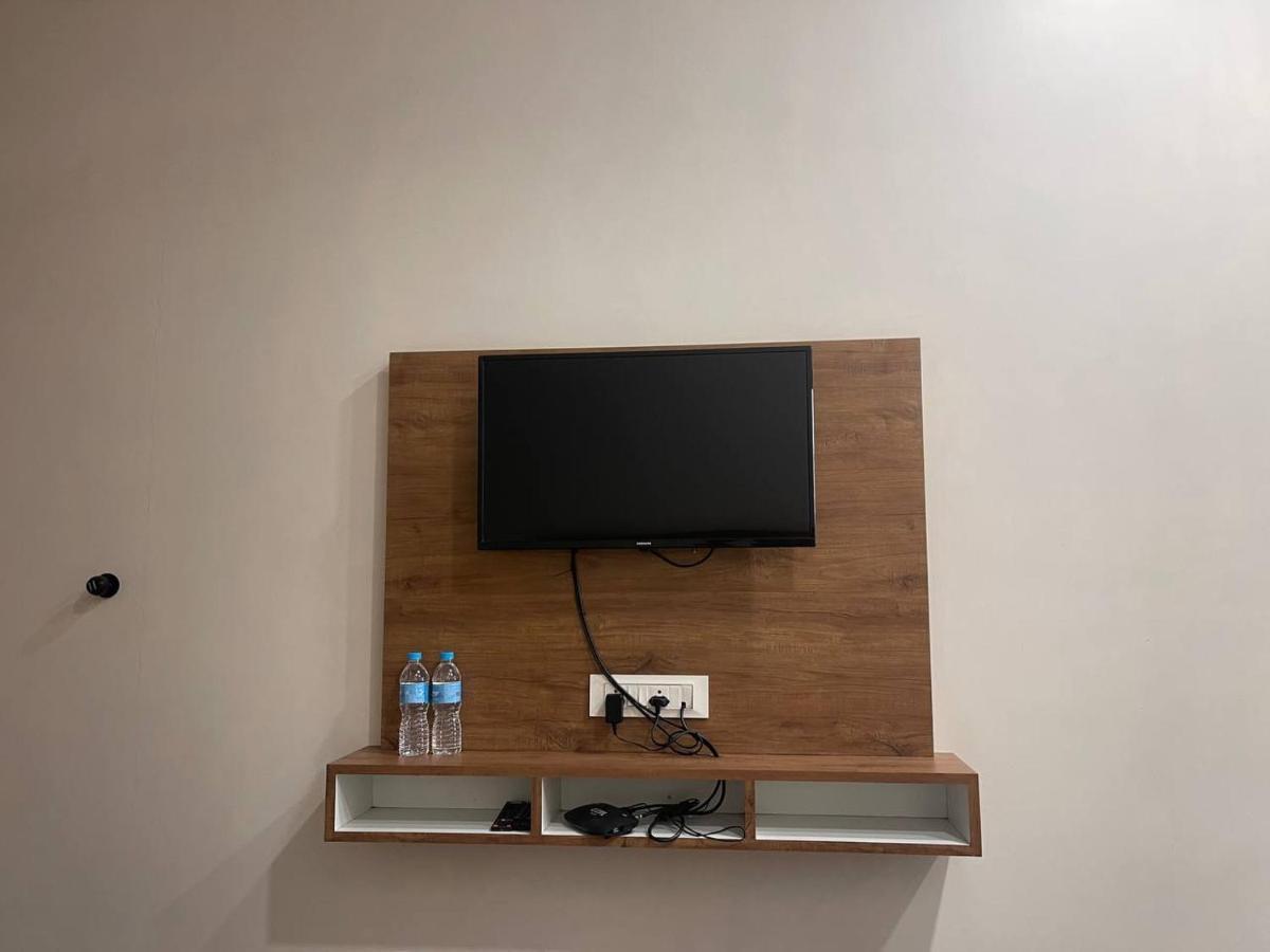 Hotel Nilkanth Navsari Экстерьер фото
