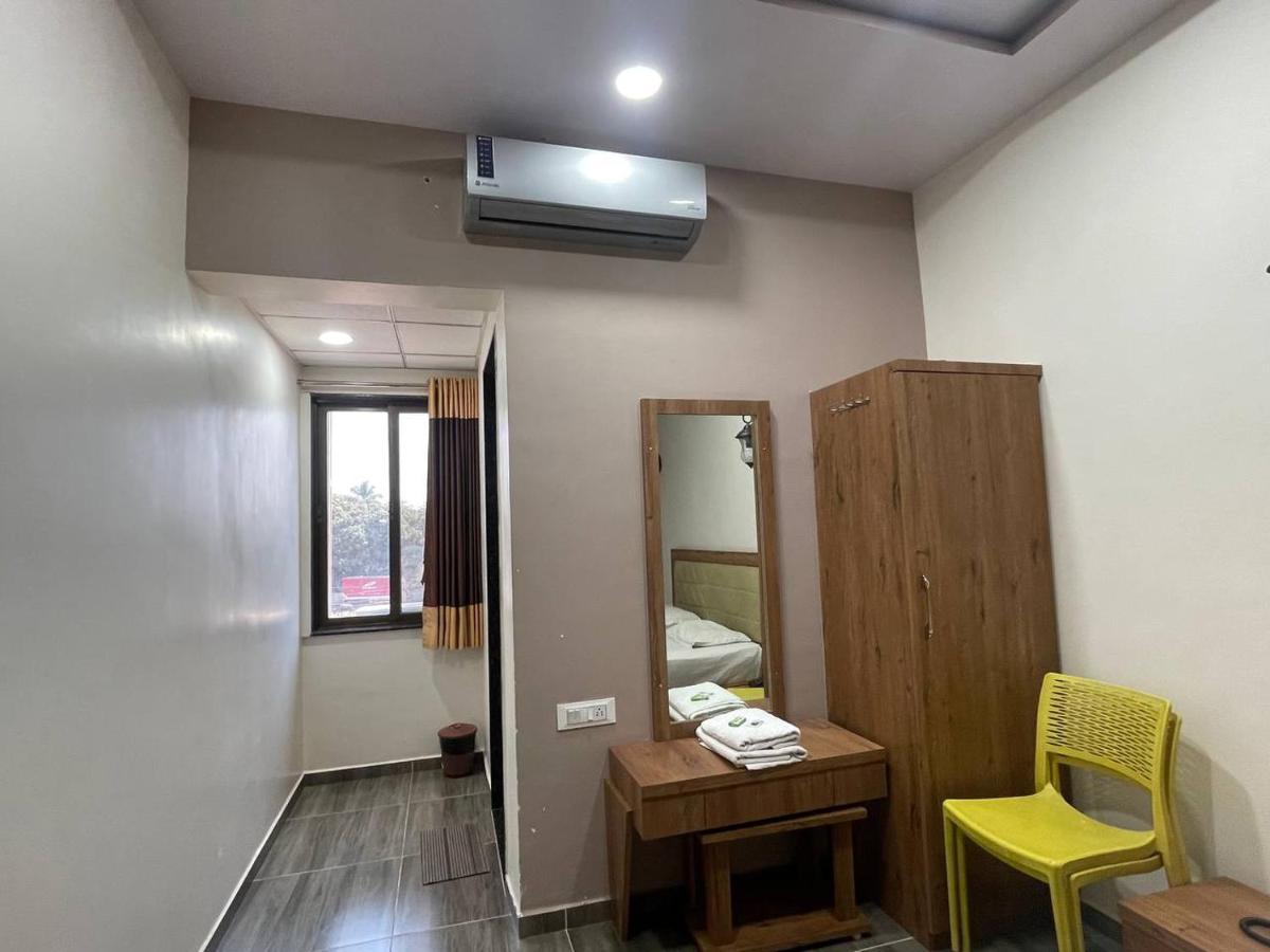Hotel Nilkanth Navsari Экстерьер фото