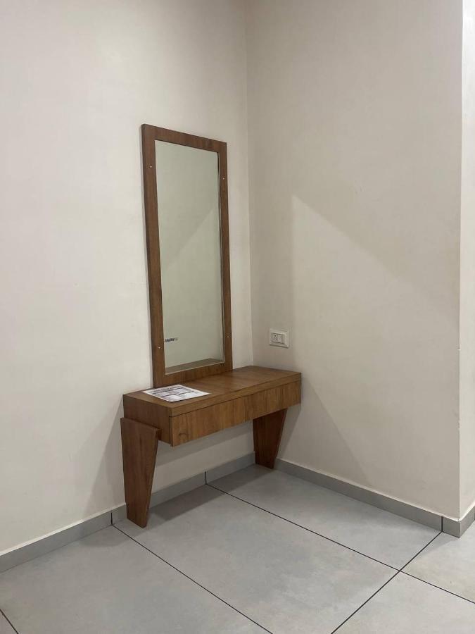 Hotel Nilkanth Navsari Экстерьер фото