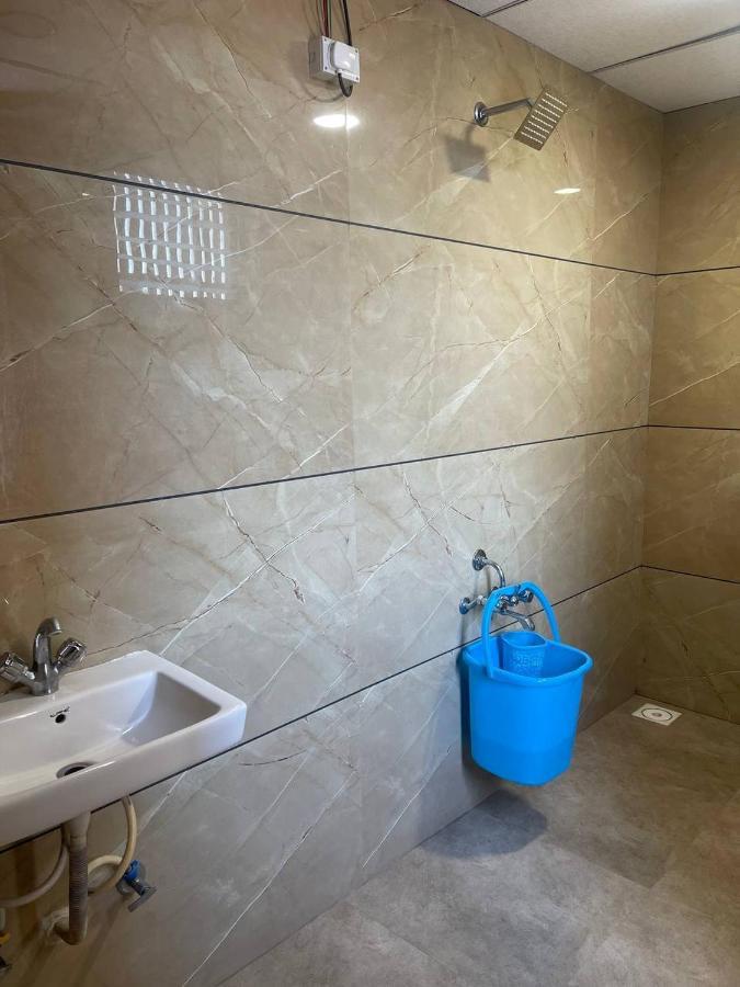 Hotel Nilkanth Navsari Экстерьер фото
