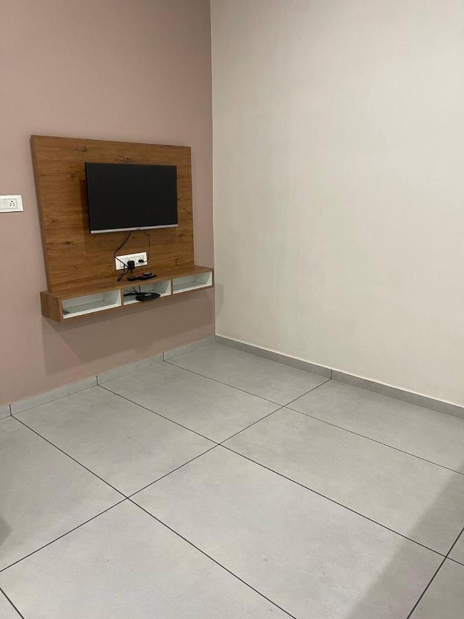 Hotel Nilkanth Navsari Экстерьер фото