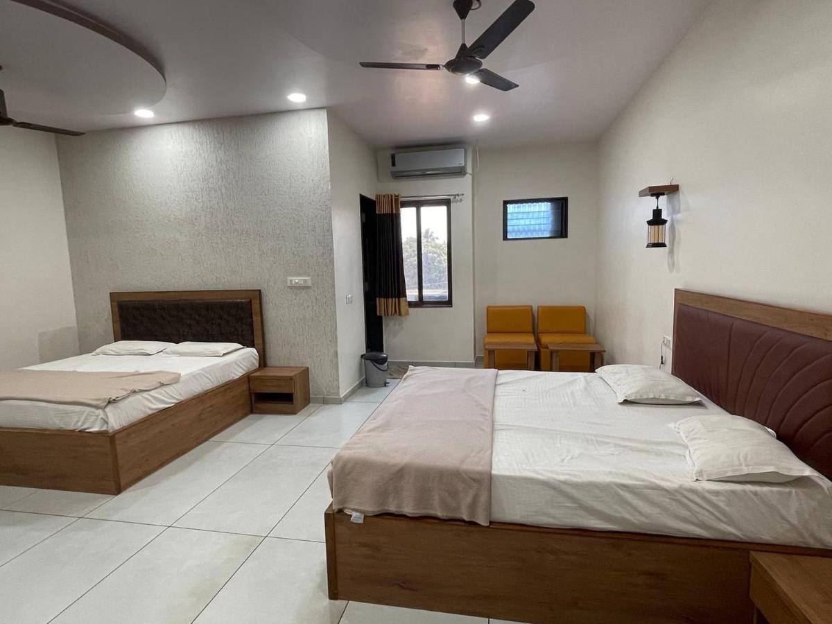 Hotel Nilkanth Navsari Экстерьер фото